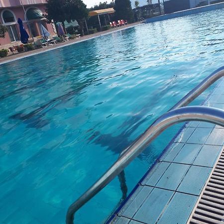 שקודר Hotel Meteor מראה חיצוני תמונה